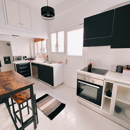Seaside Apartment In Flisvos Marina Athens Luaran gambar