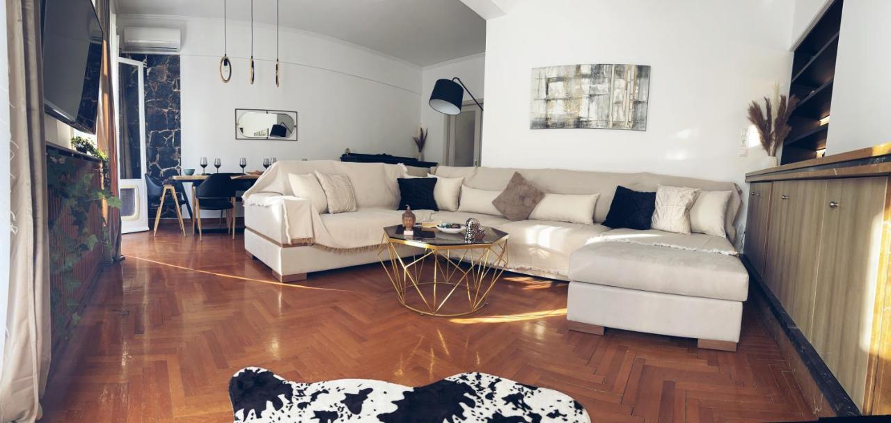 Seaside Apartment In Flisvos Marina Athens Luaran gambar