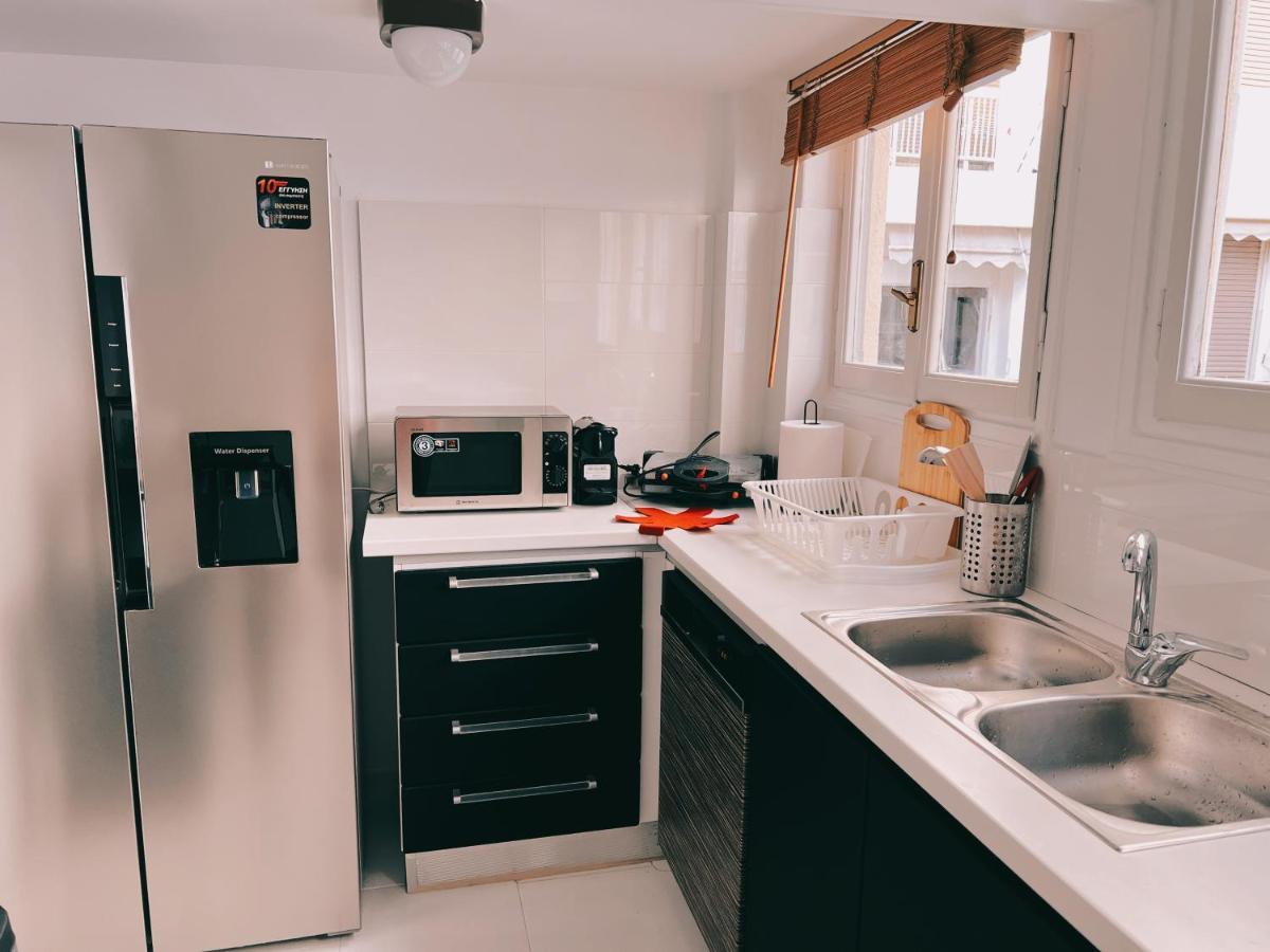Seaside Apartment In Flisvos Marina Athens Luaran gambar