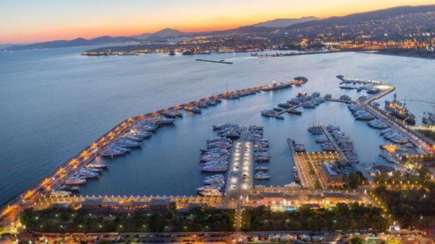 Seaside Apartment In Flisvos Marina Athens Luaran gambar