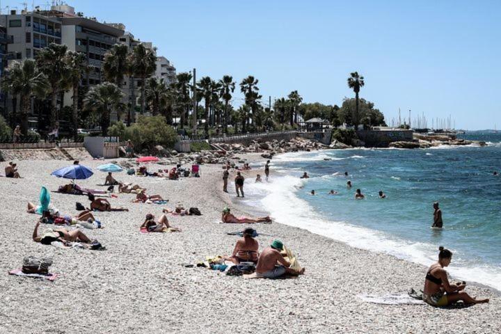 Seaside Apartment In Flisvos Marina Athens Luaran gambar