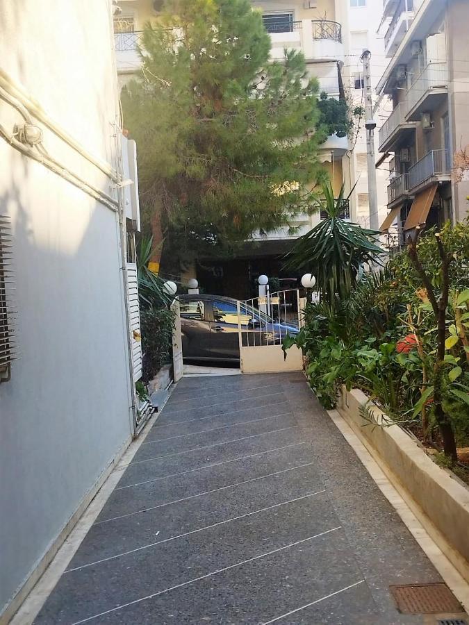 Seaside Apartment In Flisvos Marina Athens Luaran gambar