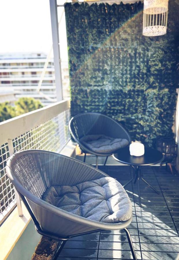 Seaside Apartment In Flisvos Marina Athens Luaran gambar