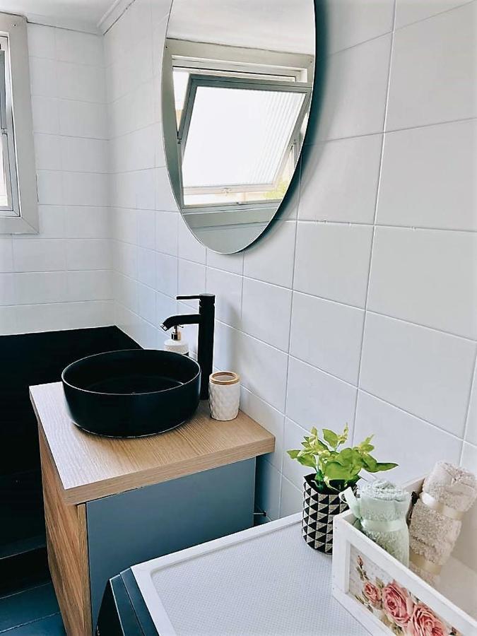 Seaside Apartment In Flisvos Marina Athens Luaran gambar